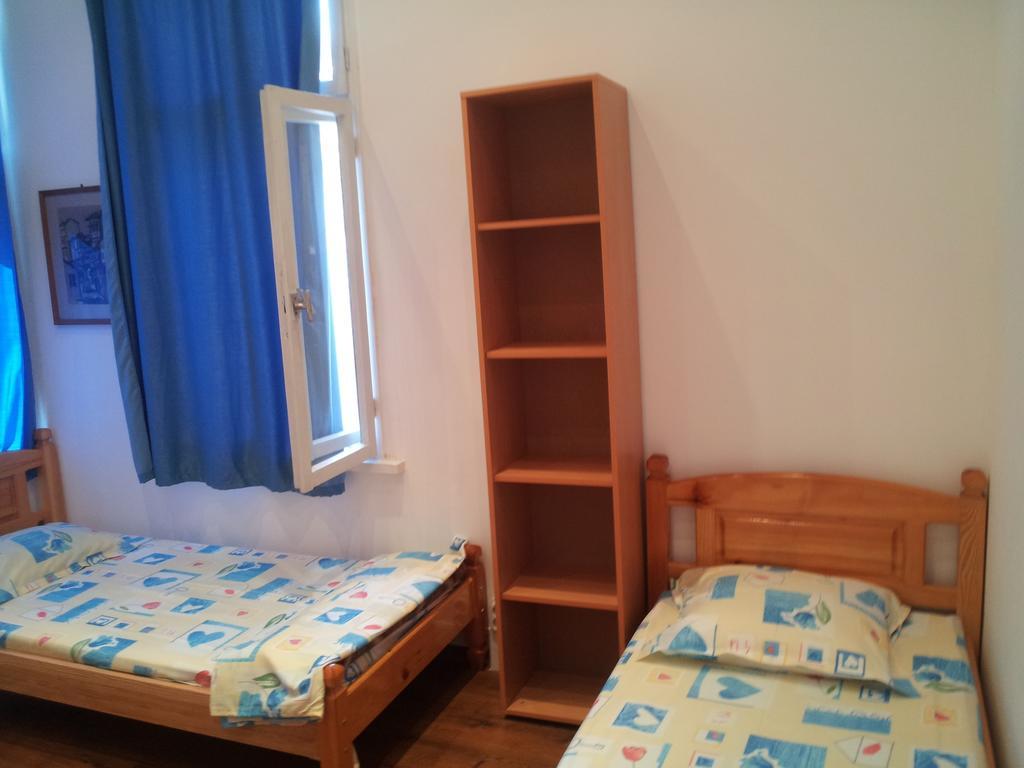 Old House Hostel Burgas Phòng bức ảnh