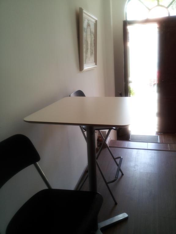 Old House Hostel Burgas Phòng bức ảnh