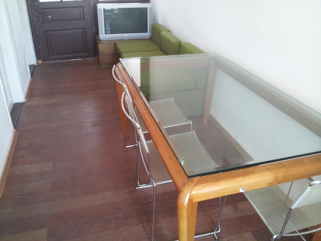 Old House Hostel Burgas Phòng bức ảnh