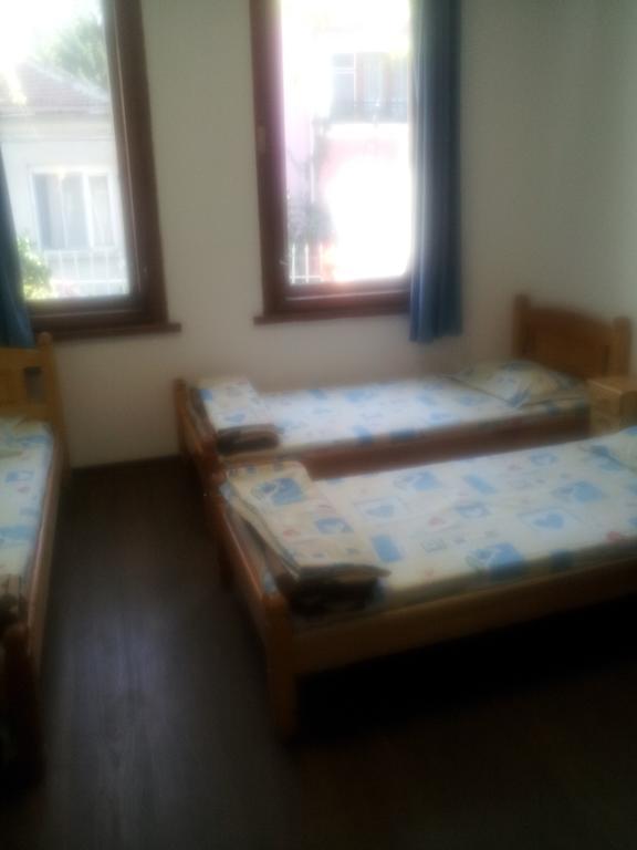 Old House Hostel Burgas Phòng bức ảnh